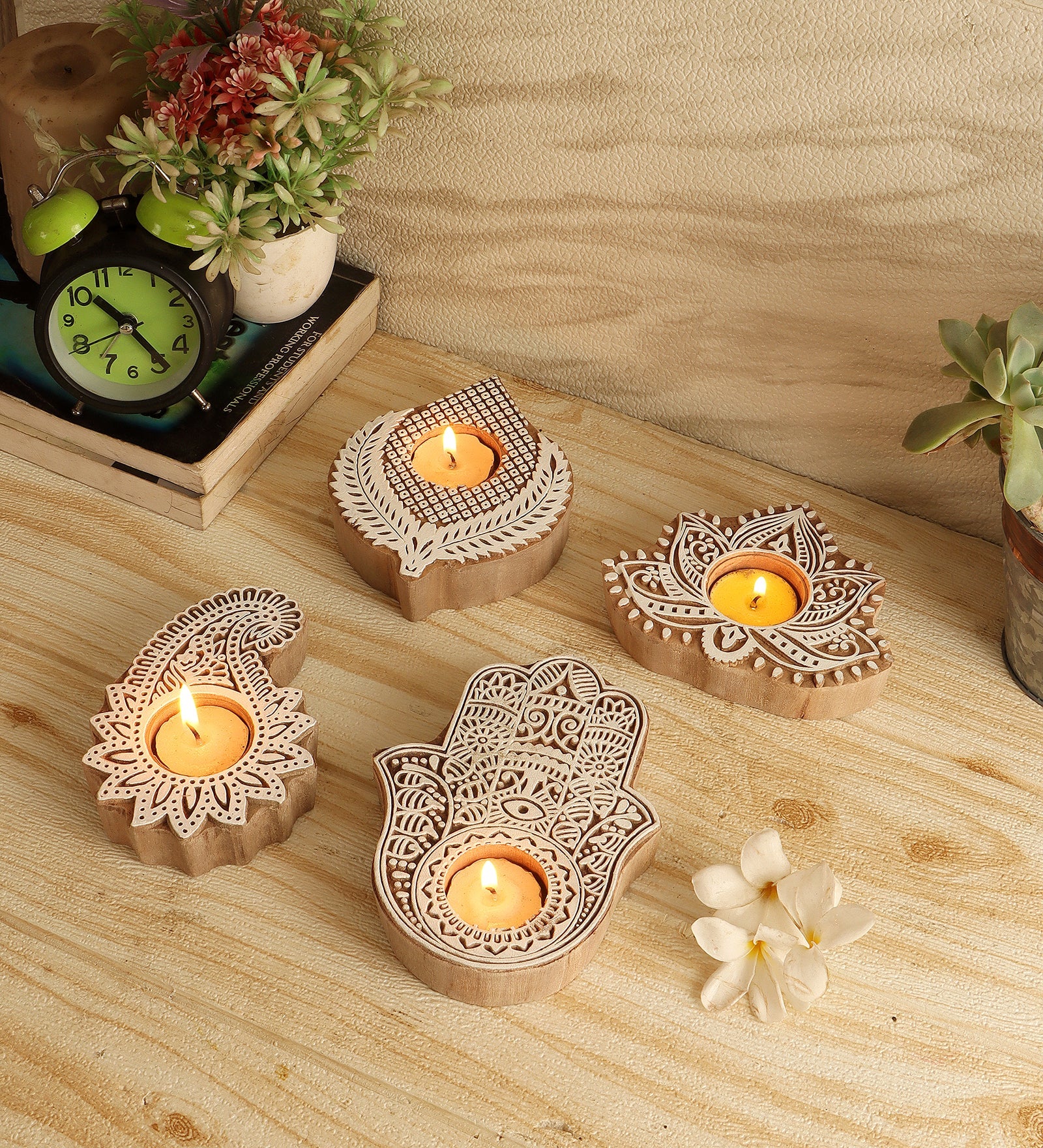 Festive Mangowood Tea-light Set of 4