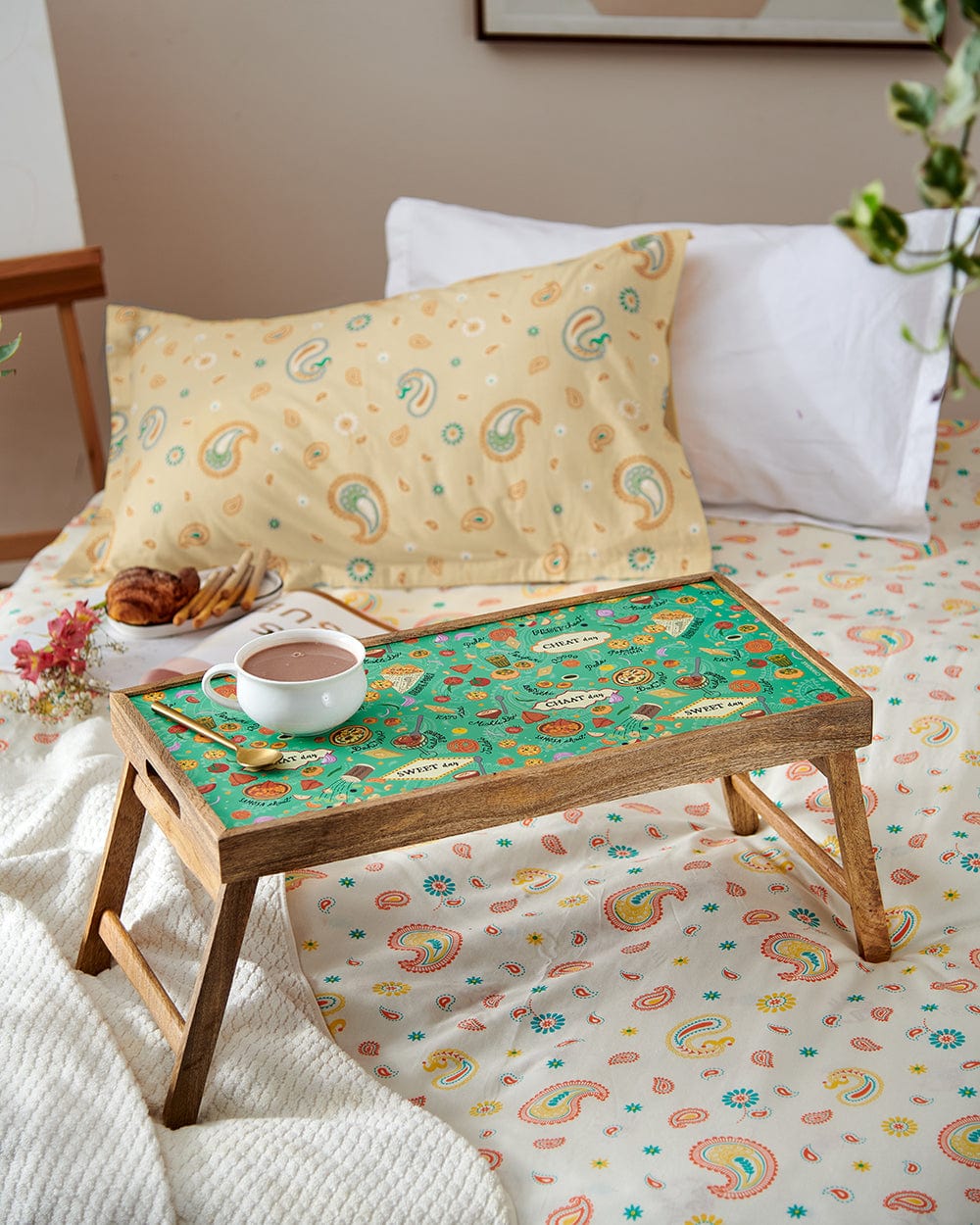 Chumbak Chumbak Classics inchesCheat Day and Sweet Dayinches Foldable Breakfast Table