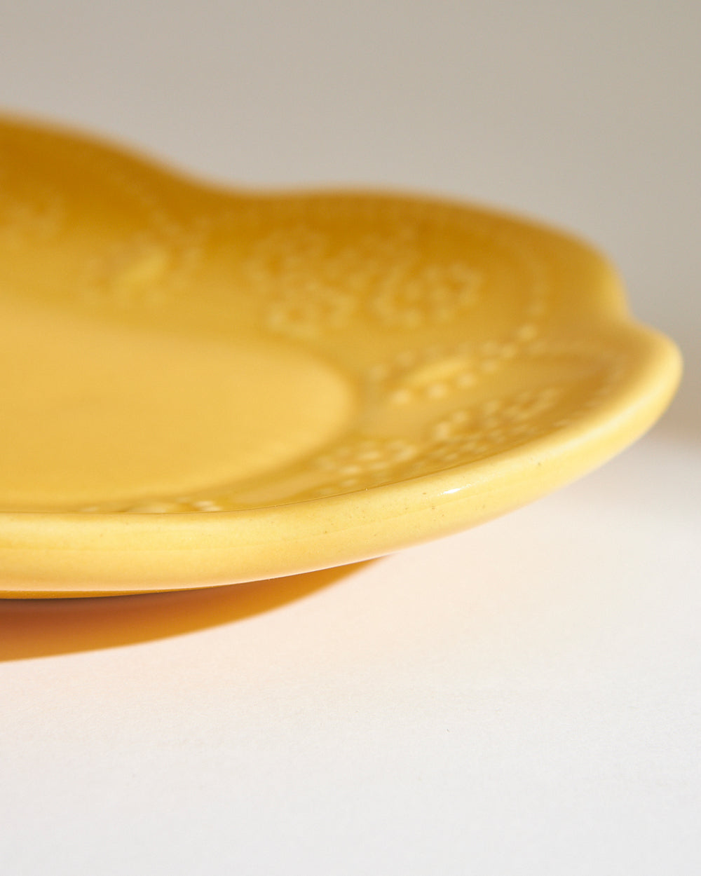 Essentials Lace Platter, Yellow