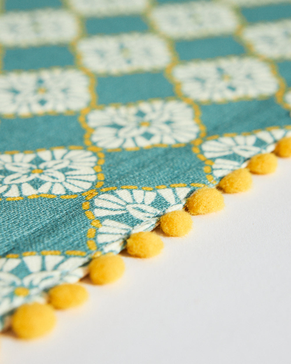 Pixel Jaal Table Runner - Mint