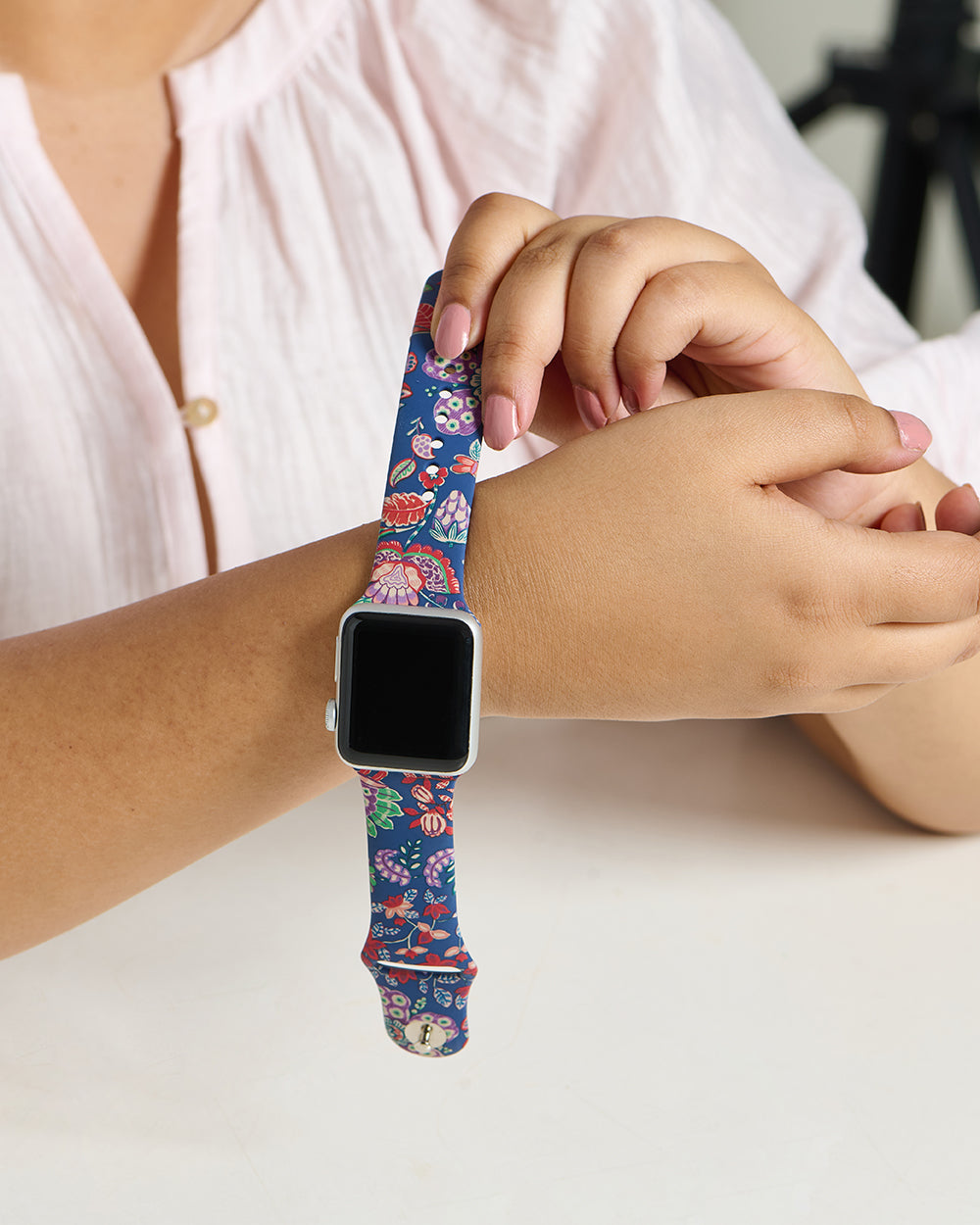 Batik Bloom Apple Watchband (38/40/41mm)